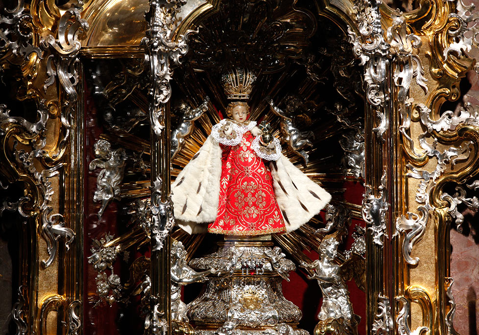child jesus of prague original statue | creative commons